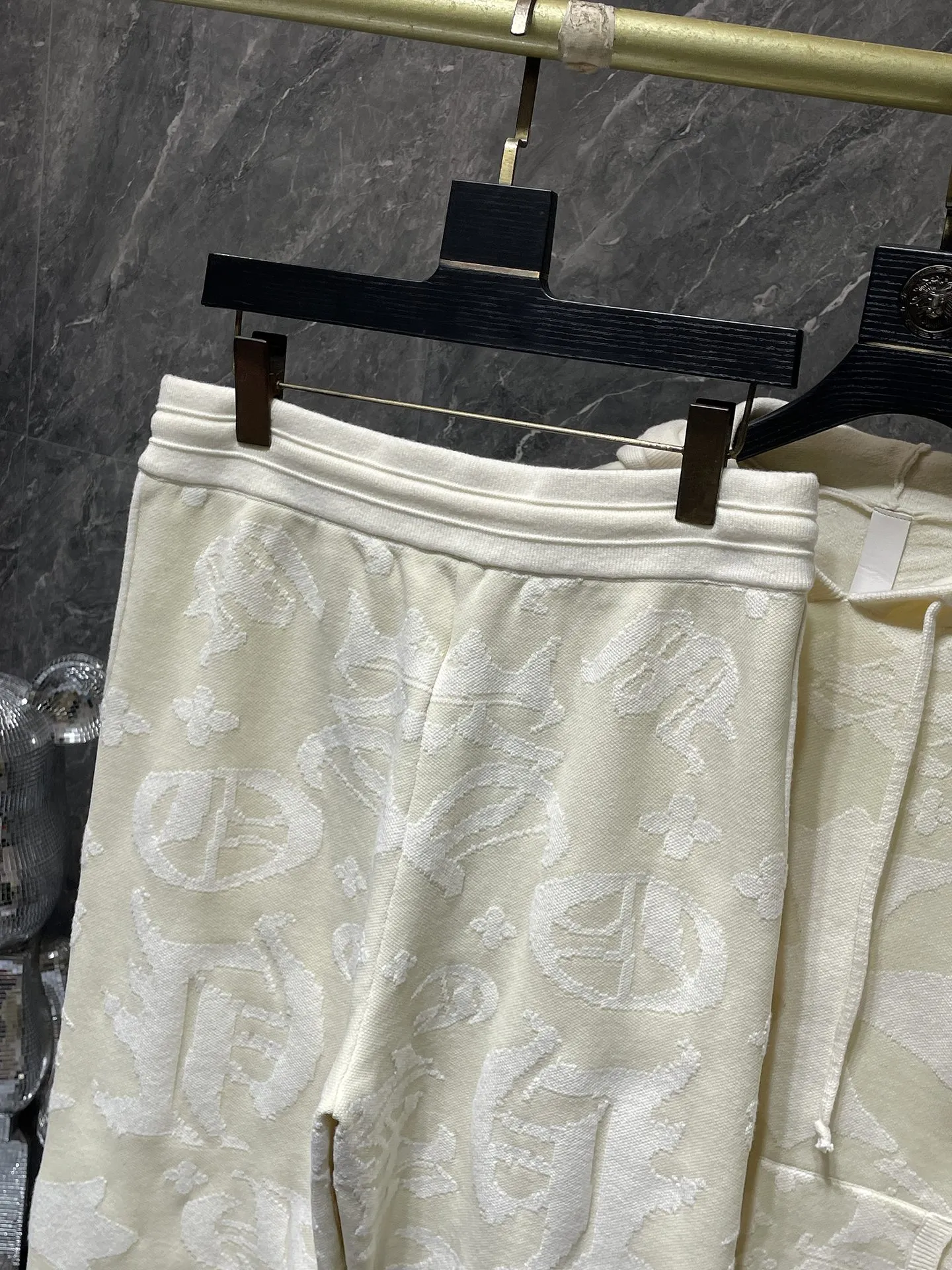 P436 Chrome Hearts🍁Sweater Series🍁 The same knitted suit from the official website. Special sesame base jacquard. Selected high-quality wool and 100% cotton knitted thickened fabric. Recommended color: beige. Size: S, M, L, XL.